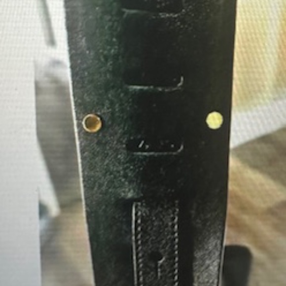 The Versace La Medusa Soft Lamb Leather Bag in size M is a luxurious and stylish - Picture 7 of 16